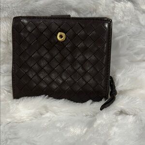 Dark Brown Bottega Venet Woven Leather Wallet. Intrecciato 2 fold zipper round